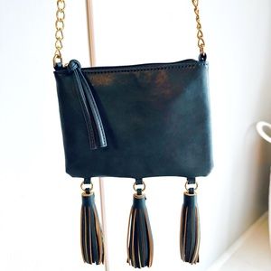 Super cute Boho crossbody ~ Color=beautiful greenish!!! No name